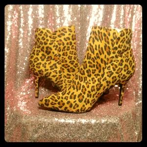 Savida Pointed Toe Bootie